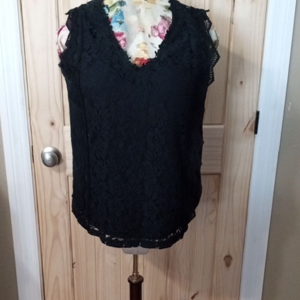 Chic Black Lace Sleeveless Blouse